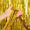 Cortina Metalizada Dorada con Flecos para Fiestas y Cumpleaños